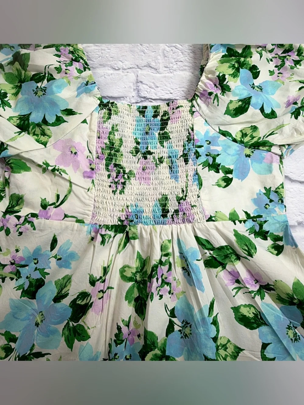 Old Navy Cream Floral Puff-Sleeve Top w, Kelly Green,Pastel Blue and Lavender. L